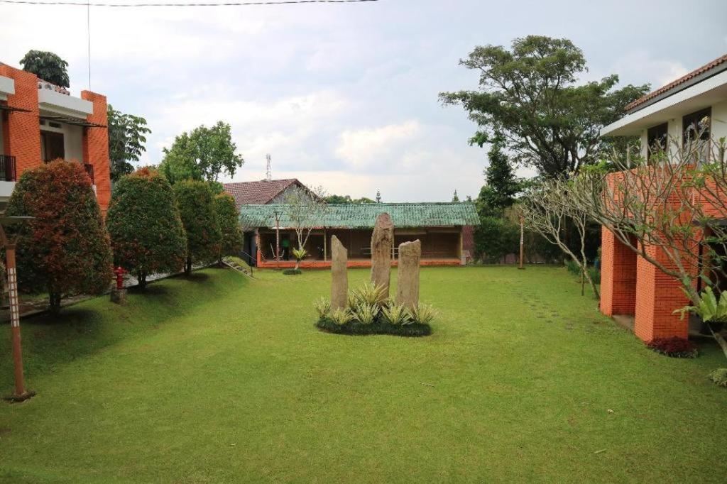 Villa Bukit Pinus Bogor Exteriér fotografie