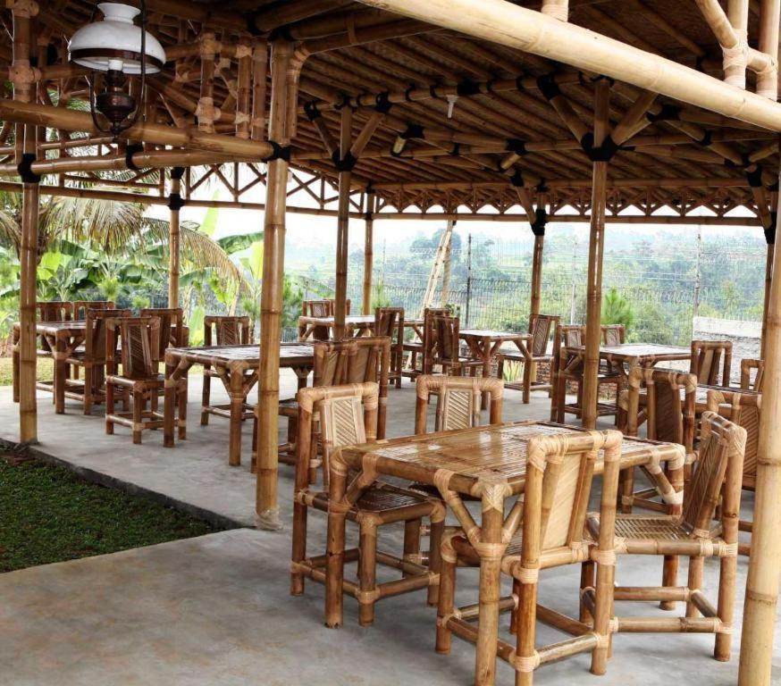 Villa Bukit Pinus Bogor Exteriér fotografie