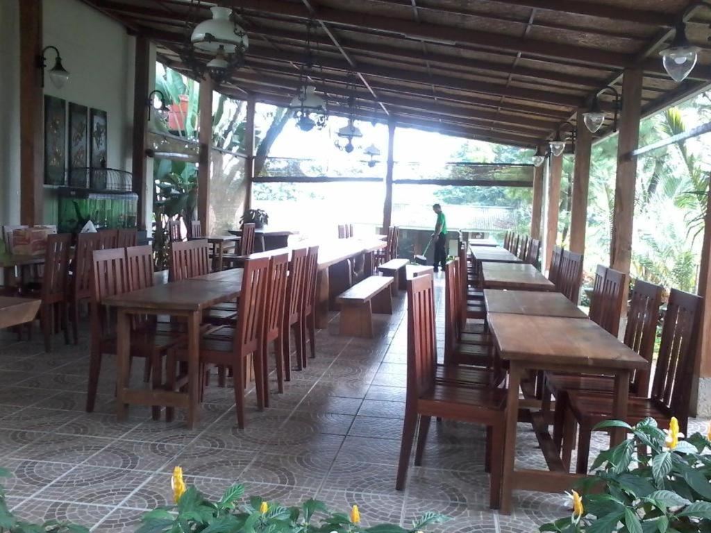 Villa Bukit Pinus Bogor Exteriér fotografie