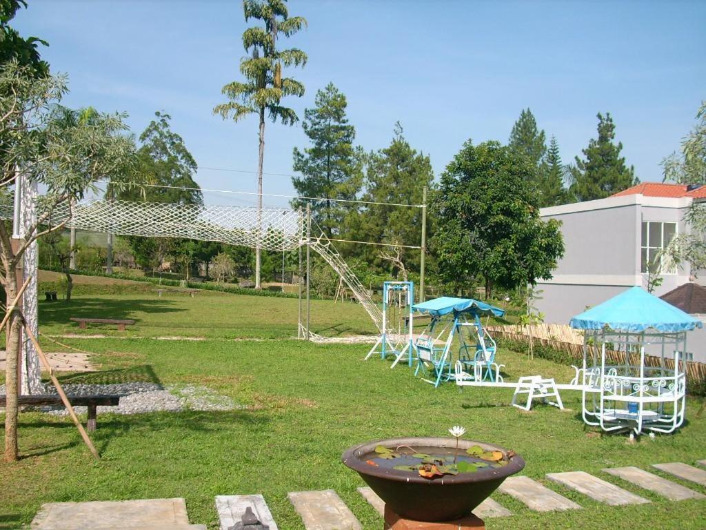 Villa Bukit Pinus Bogor Exteriér fotografie